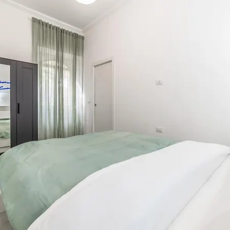 Benedetta Flat - Metropigneto & Tram - Free Wi-fi Apartment Rom