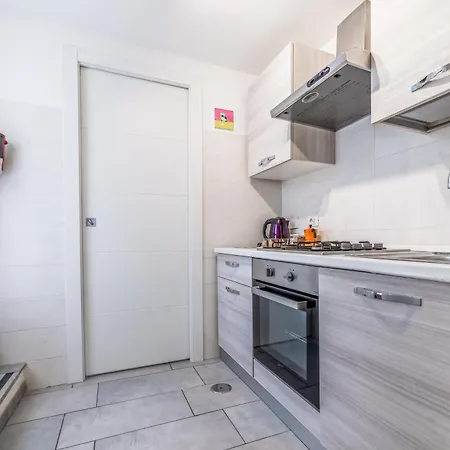 Benedetta Flat - Metropigneto & Tram - Free Wi-fi Apartment