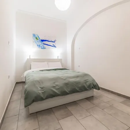 Benedetta Flat - Metropigneto & Tram - Free Wi-fi Apartment *